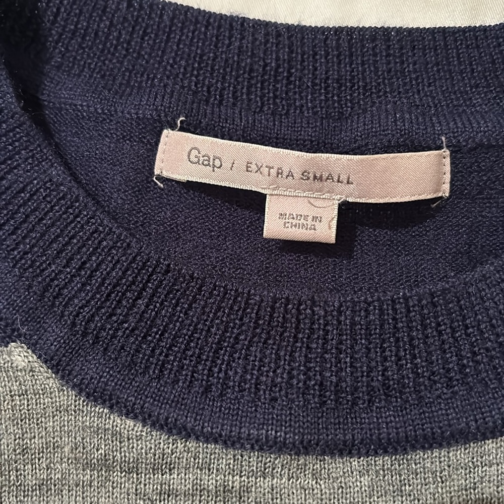 Gap sweater - Picture 2 of 2